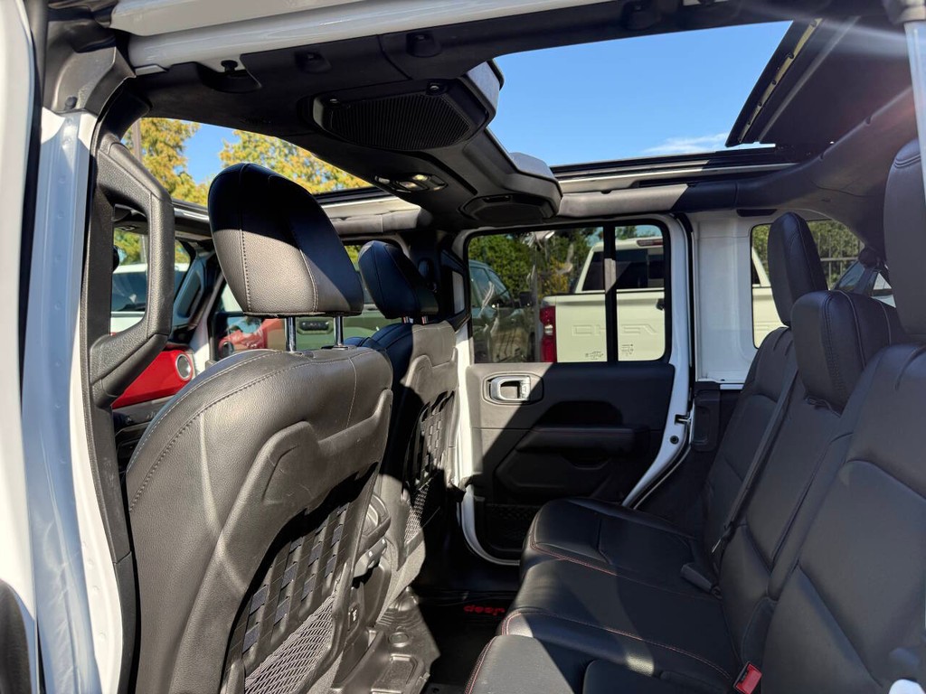 Jeep Wrangler Unlimited Vehicle Full-screen Gallery Image 12