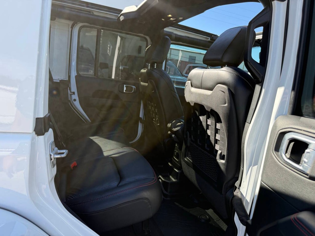 Jeep Wrangler Unlimited Vehicle Full-screen Gallery Image 15