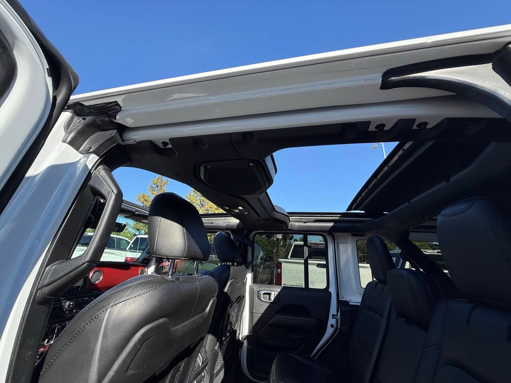 Jeep Wrangler Unlimited Vehicle Full-screen Gallery Image 32