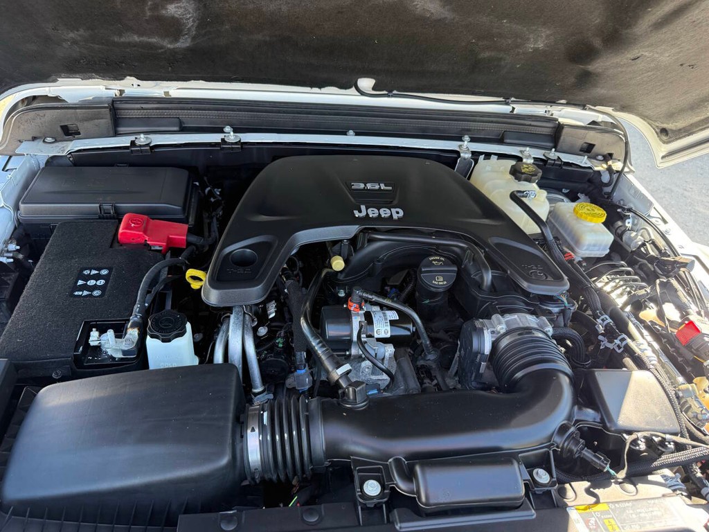 Jeep Wrangler Unlimited Vehicle Full-screen Gallery Image 36