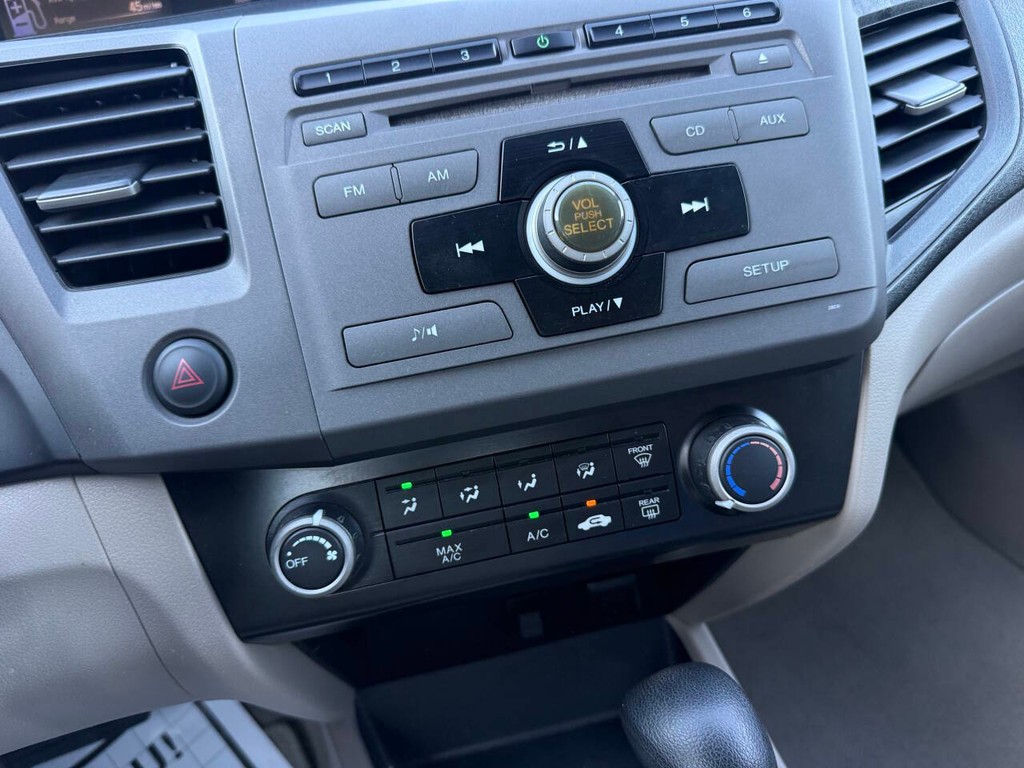Honda Civic Vehicle Full-screen Gallery Image 26