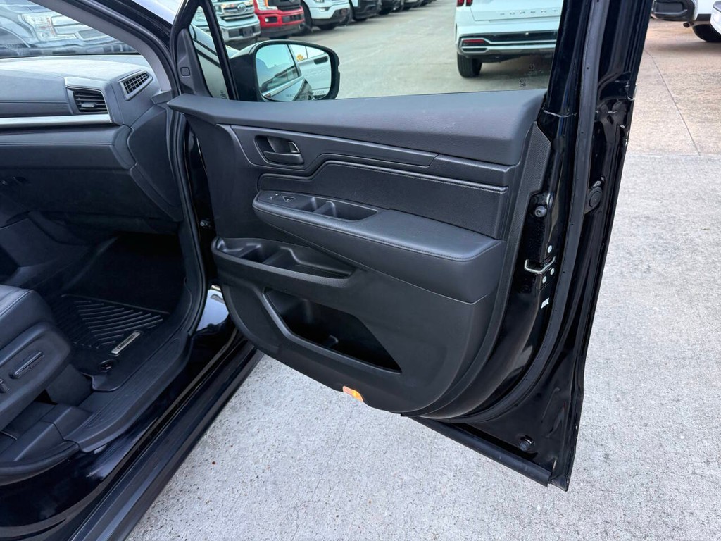 Honda Odyssey Vehicle Full-screen Gallery Image 11