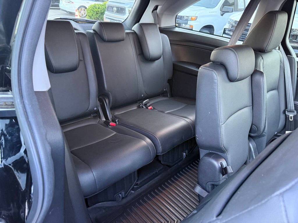 Honda Odyssey Vehicle Full-screen Gallery Image 15