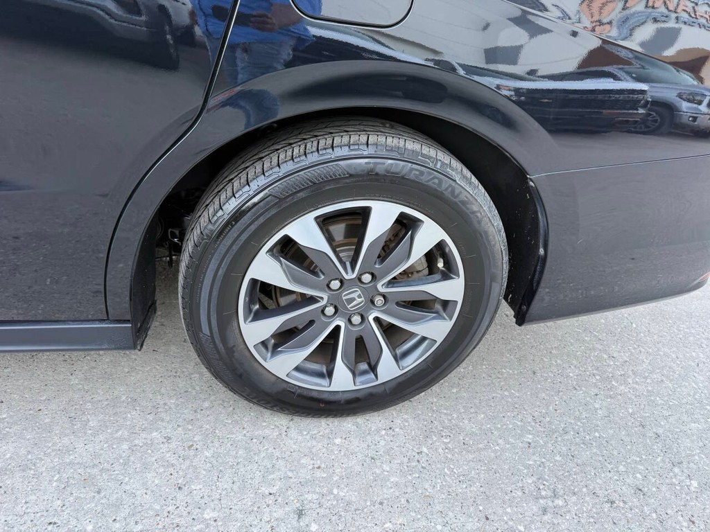 Honda Odyssey Vehicle Full-screen Gallery Image 32