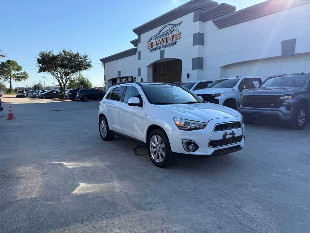 Mitsubishi Outlander Sport Vehicle Full-screen Gallery Image 02