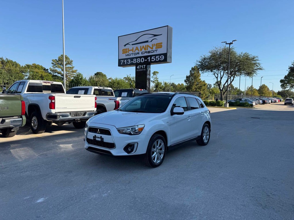 Mitsubishi Outlander Sport Vehicle Full-screen Gallery Image 03