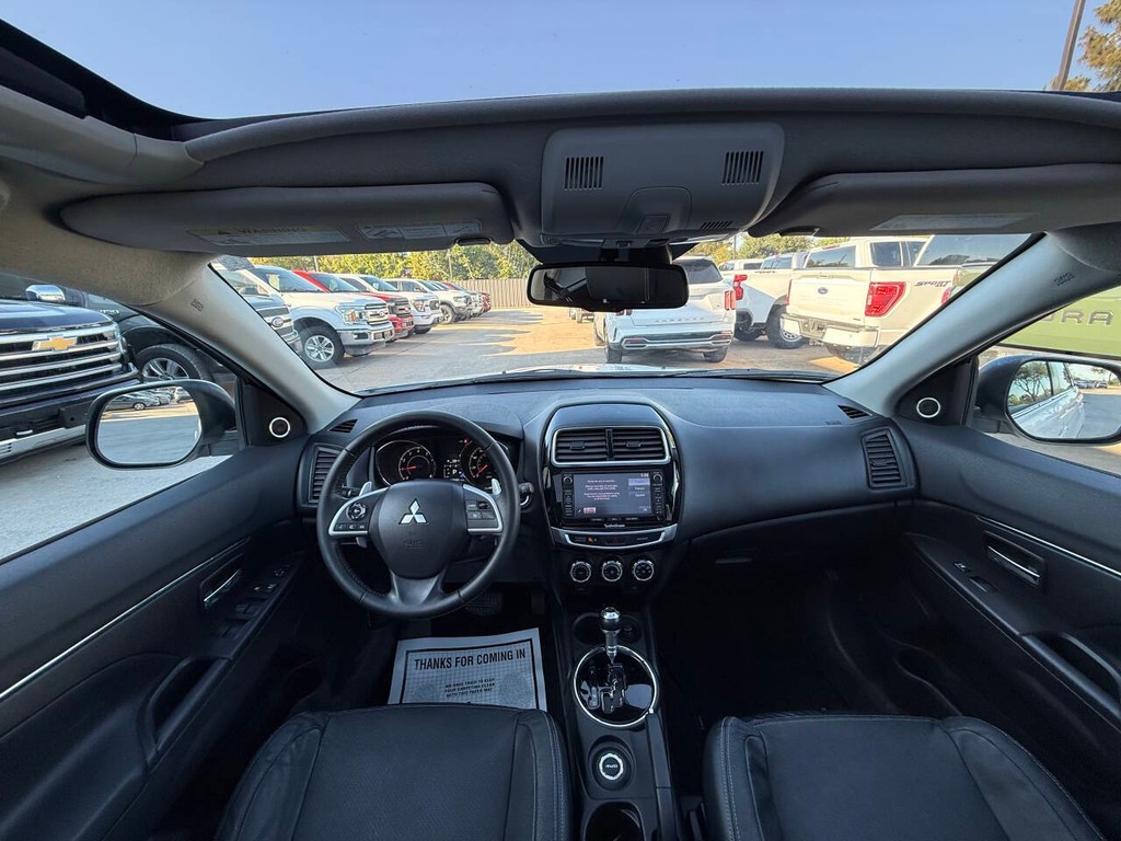 Mitsubishi Outlander Sport Vehicle Full-screen Gallery Image 18