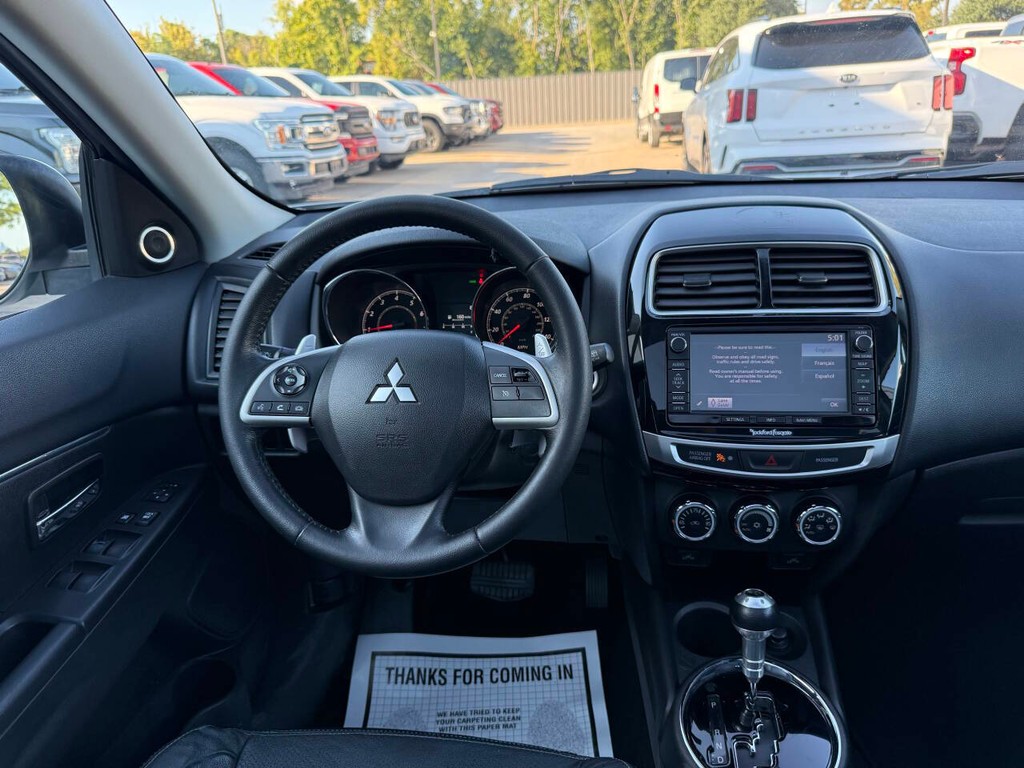 Mitsubishi Outlander Sport Vehicle Full-screen Gallery Image 21