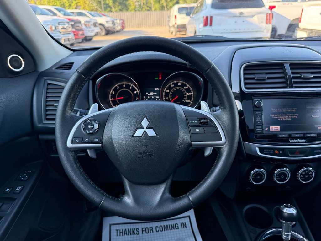 Mitsubishi Outlander Sport Vehicle Full-screen Gallery Image 22