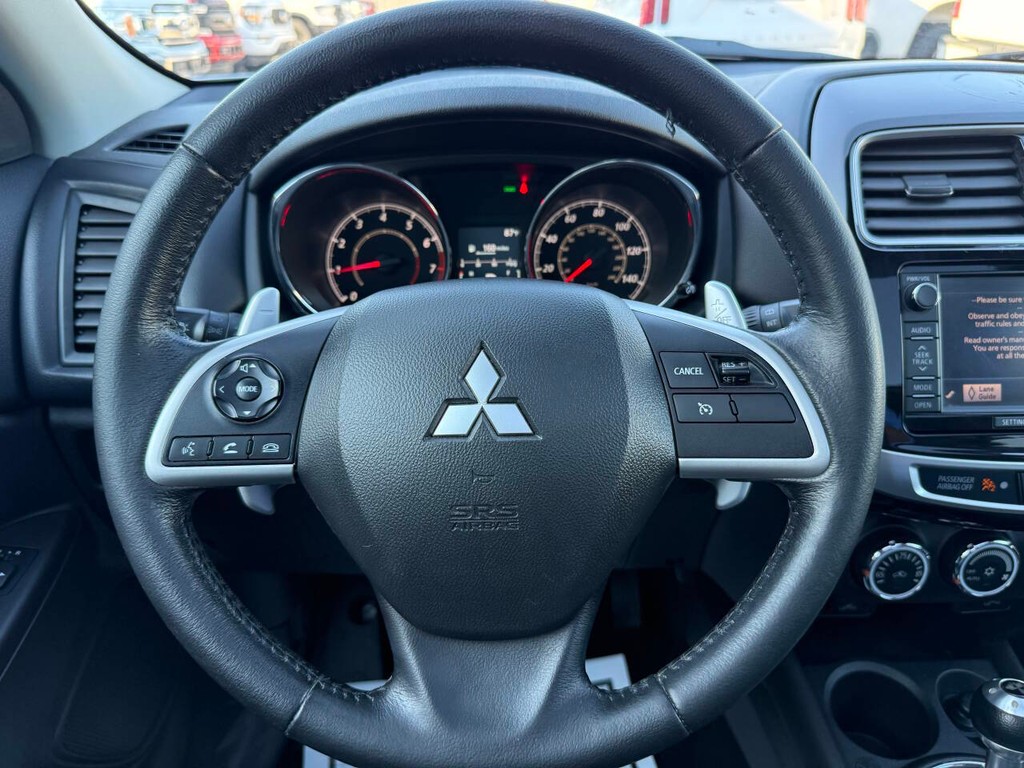 Mitsubishi Outlander Sport Vehicle Full-screen Gallery Image 23
