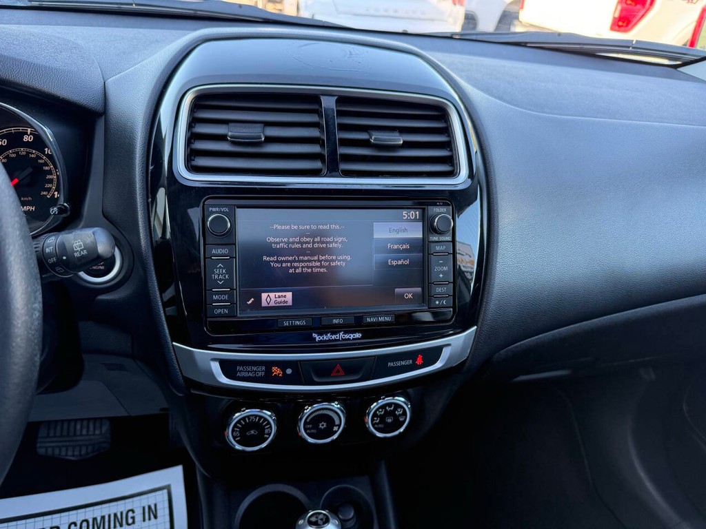 Mitsubishi Outlander Sport Vehicle Full-screen Gallery Image 24