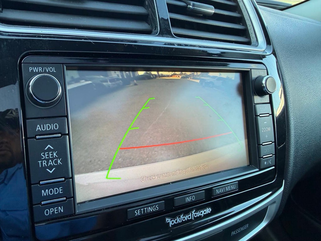 Mitsubishi Outlander Sport Vehicle Full-screen Gallery Image 28