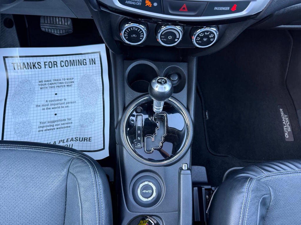 Mitsubishi Outlander Sport Vehicle Full-screen Gallery Image 29