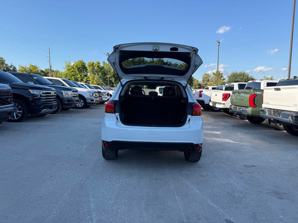 Mitsubishi Outlander Sport Vehicle Full-screen Gallery Image 36