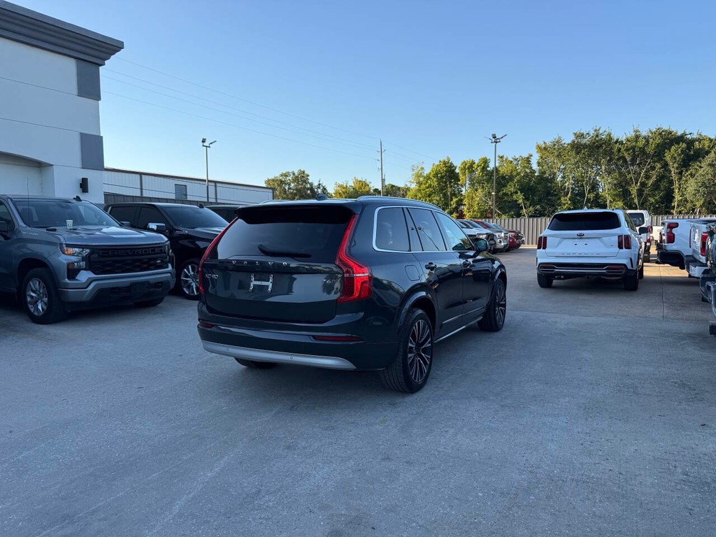 Volvo XC90 Vehicle Full-screen Gallery Image 05