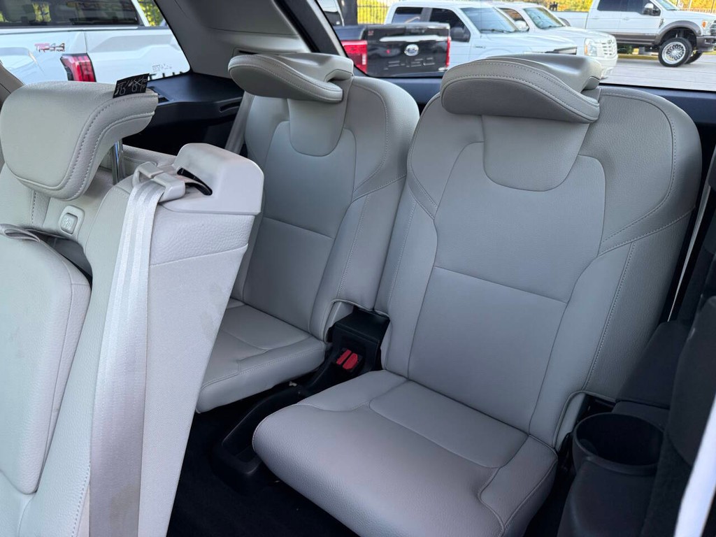 Volvo XC90 Vehicle Full-screen Gallery Image 14