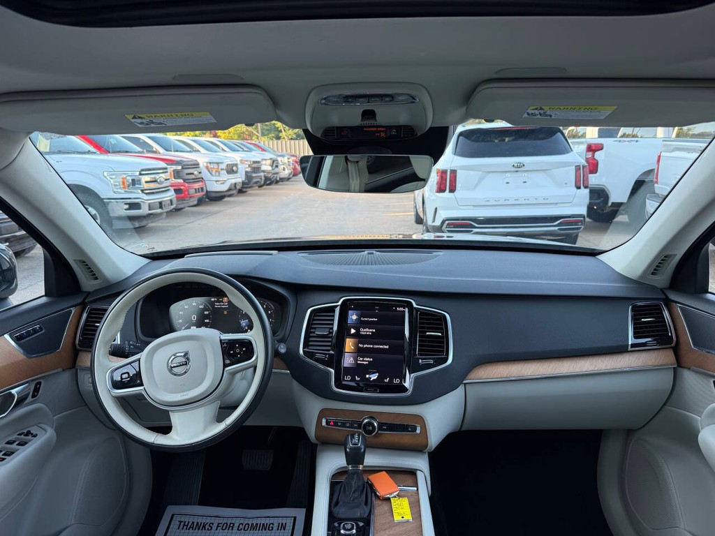 Volvo XC90 Vehicle Full-screen Gallery Image 19