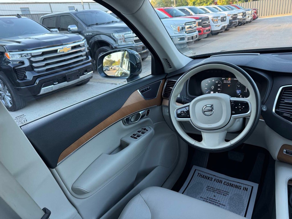 Volvo XC90 Vehicle Full-screen Gallery Image 21