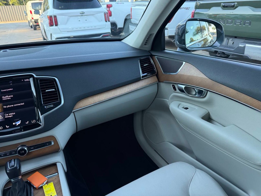 Volvo XC90 Vehicle Full-screen Gallery Image 22