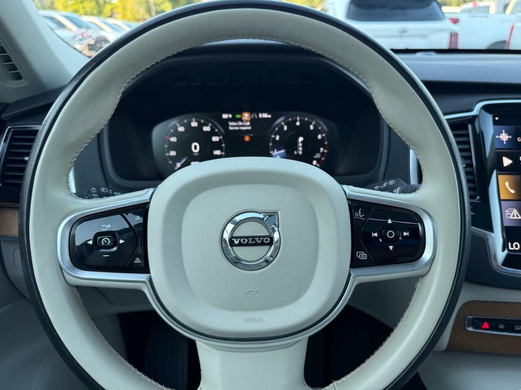 Volvo XC90 Vehicle Full-screen Gallery Image 25