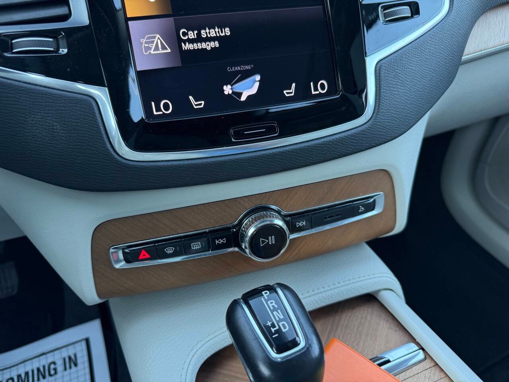 Volvo XC90 Vehicle Full-screen Gallery Image 28