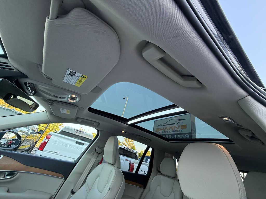 Volvo XC90 Vehicle Full-screen Gallery Image 32