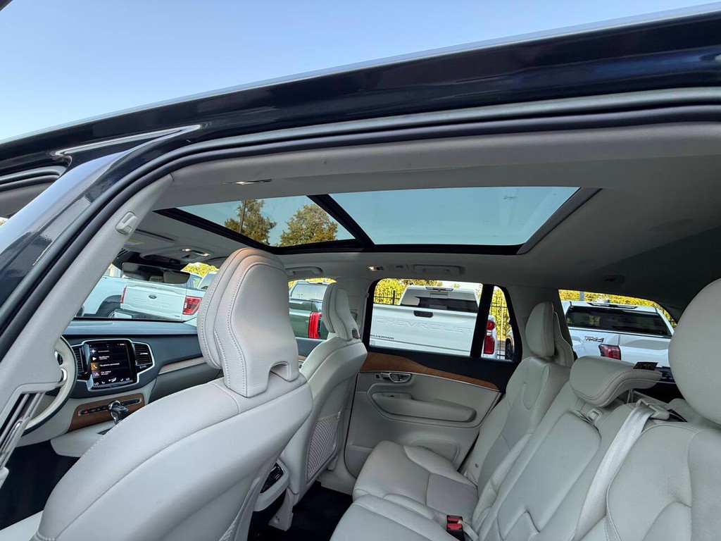 Volvo XC90 Vehicle Full-screen Gallery Image 33