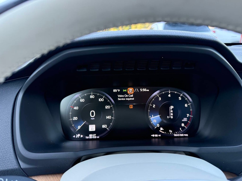 Volvo XC90 Vehicle Full-screen Gallery Image 34