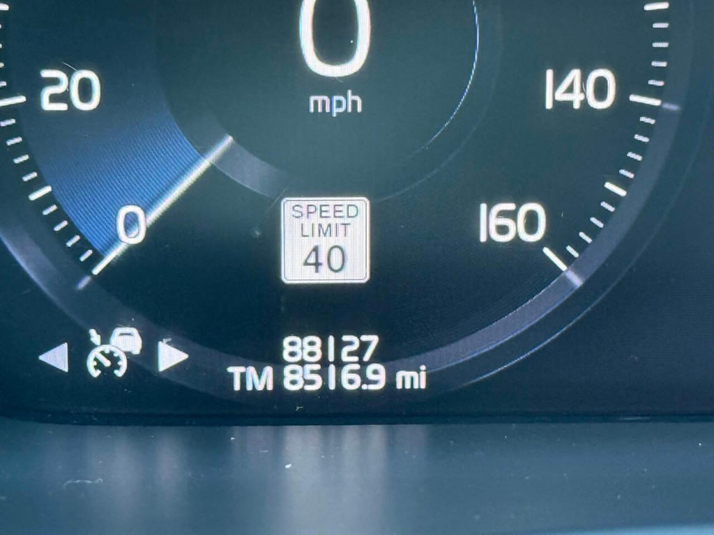 Volvo XC90 Vehicle Full-screen Gallery Image 35