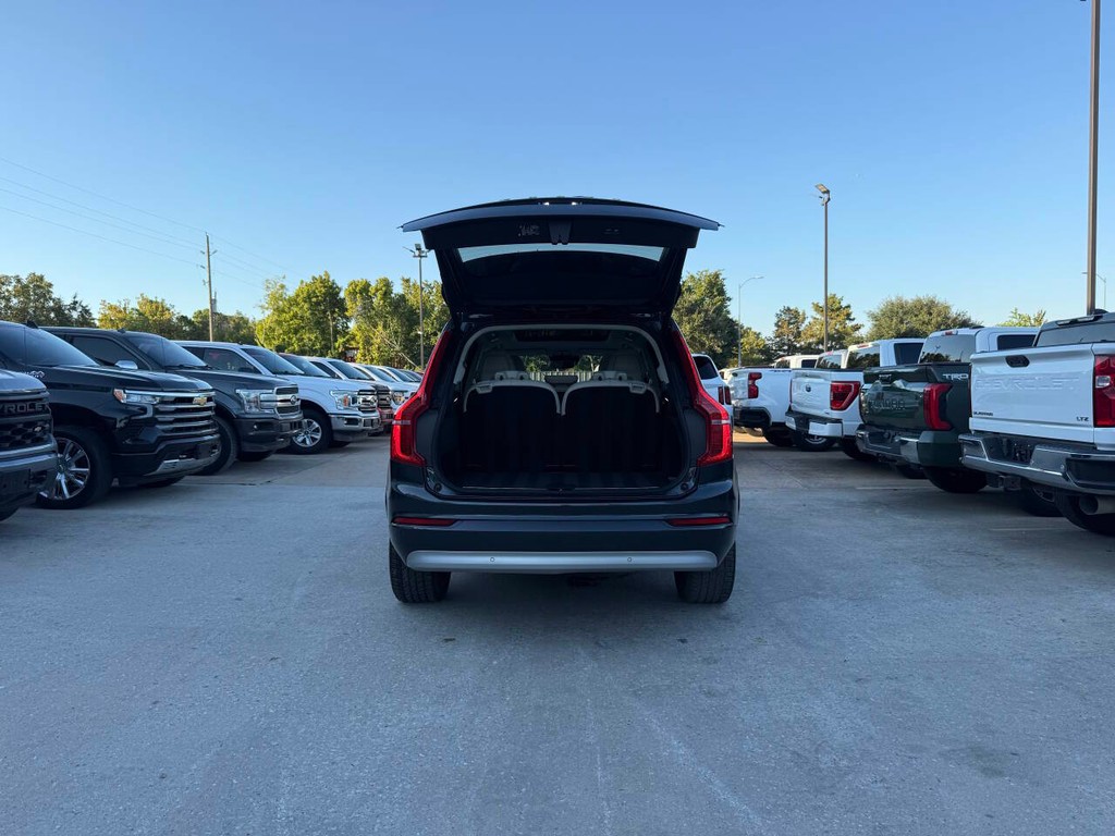 Volvo XC90 Vehicle Full-screen Gallery Image 39