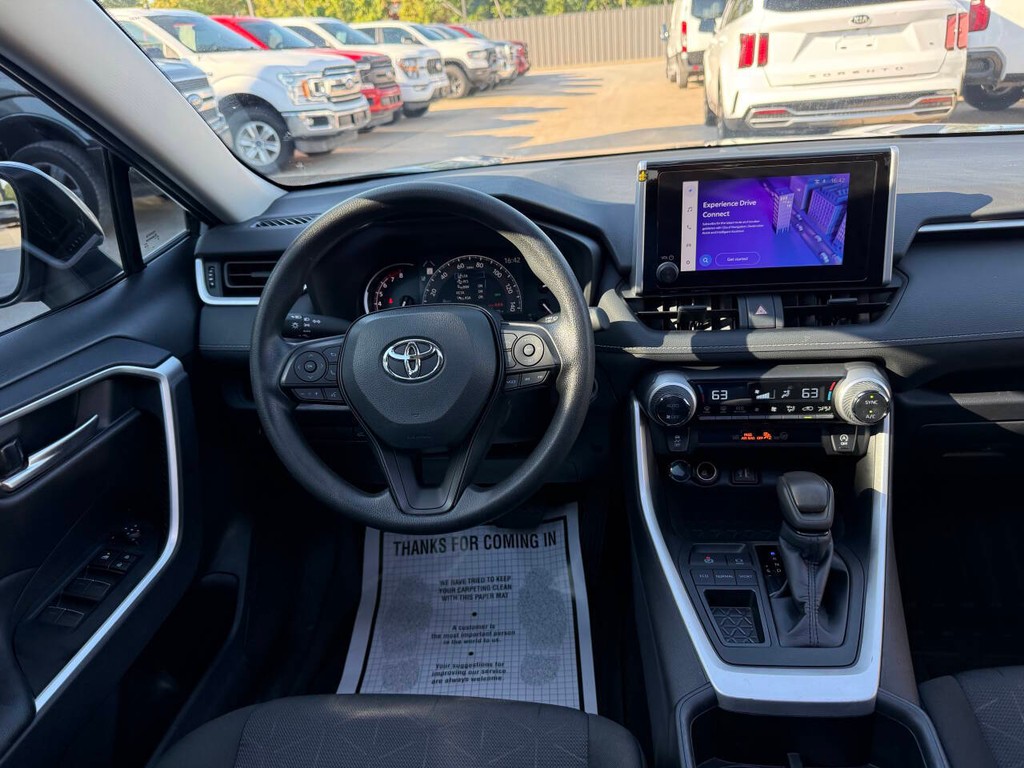 Toyota RAV4 Vehicle Full-screen Gallery Image 21