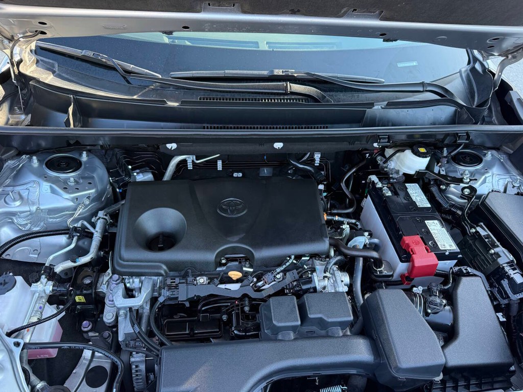 Toyota RAV4 Vehicle Full-screen Gallery Image 34