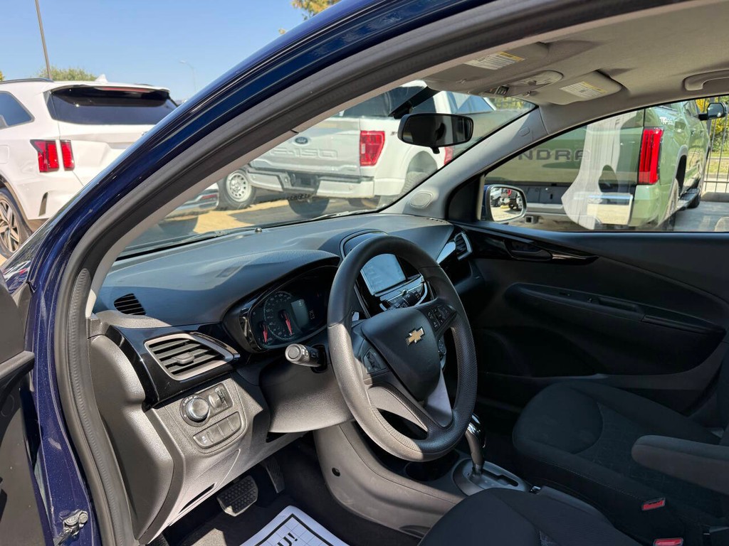 Chevrolet Spark Vehicle Full-screen Gallery Image 06