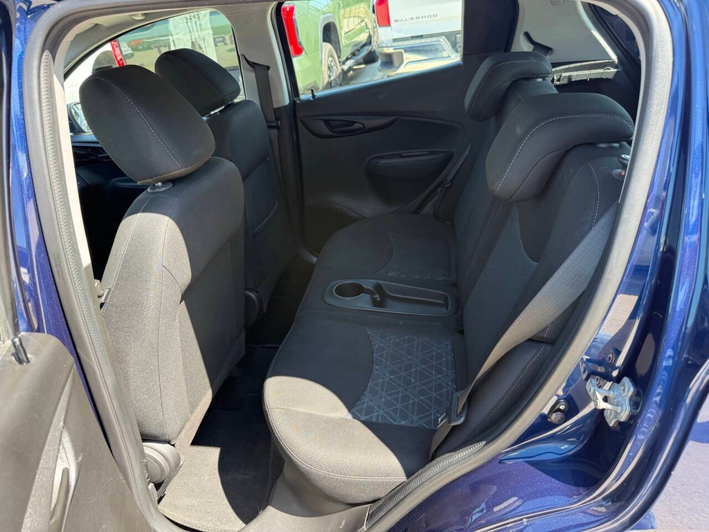Chevrolet Spark Vehicle Full-screen Gallery Image 13
