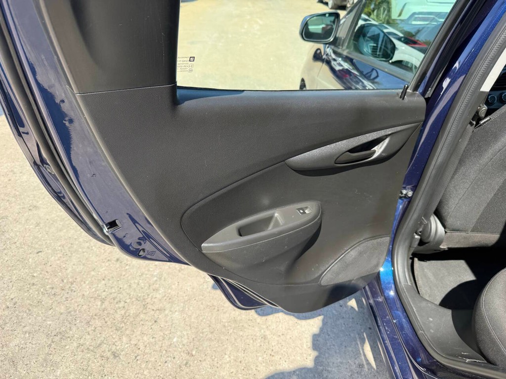 Chevrolet Spark Vehicle Full-screen Gallery Image 14