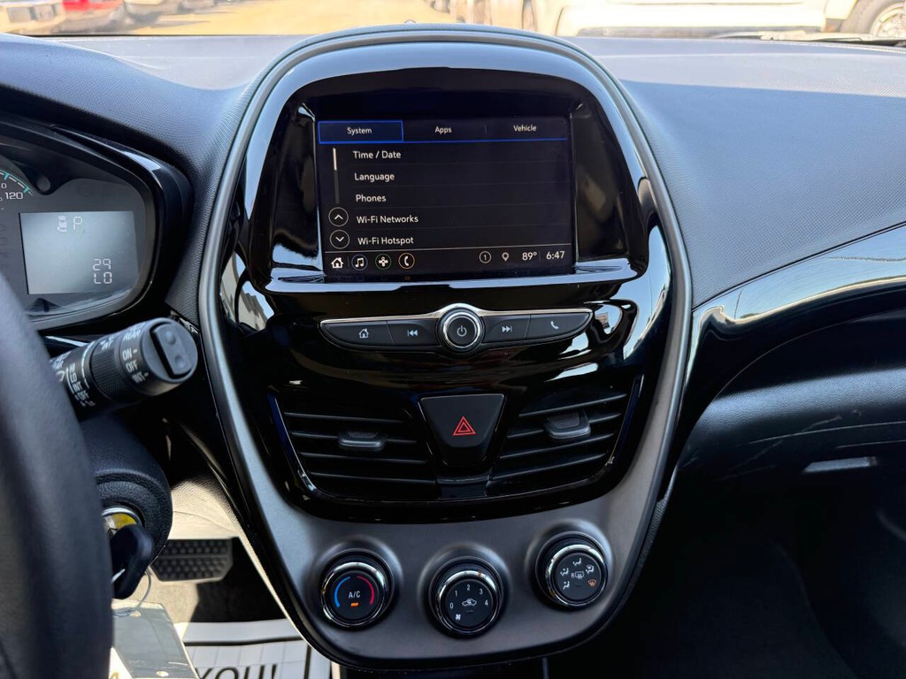Chevrolet Spark Vehicle Full-screen Gallery Image 24