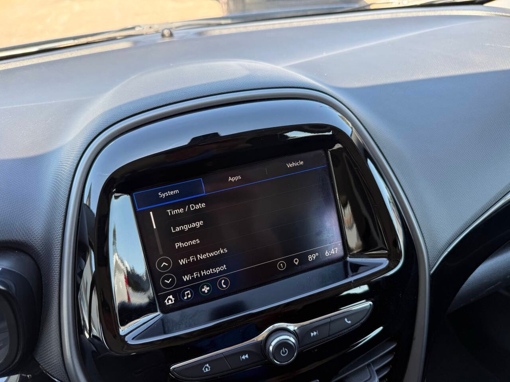 Chevrolet Spark Vehicle Full-screen Gallery Image 25