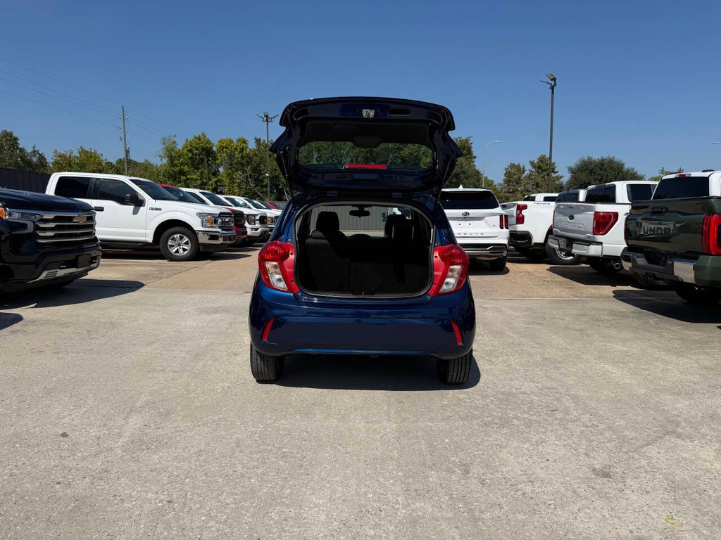 Chevrolet Spark Vehicle Full-screen Gallery Image 36