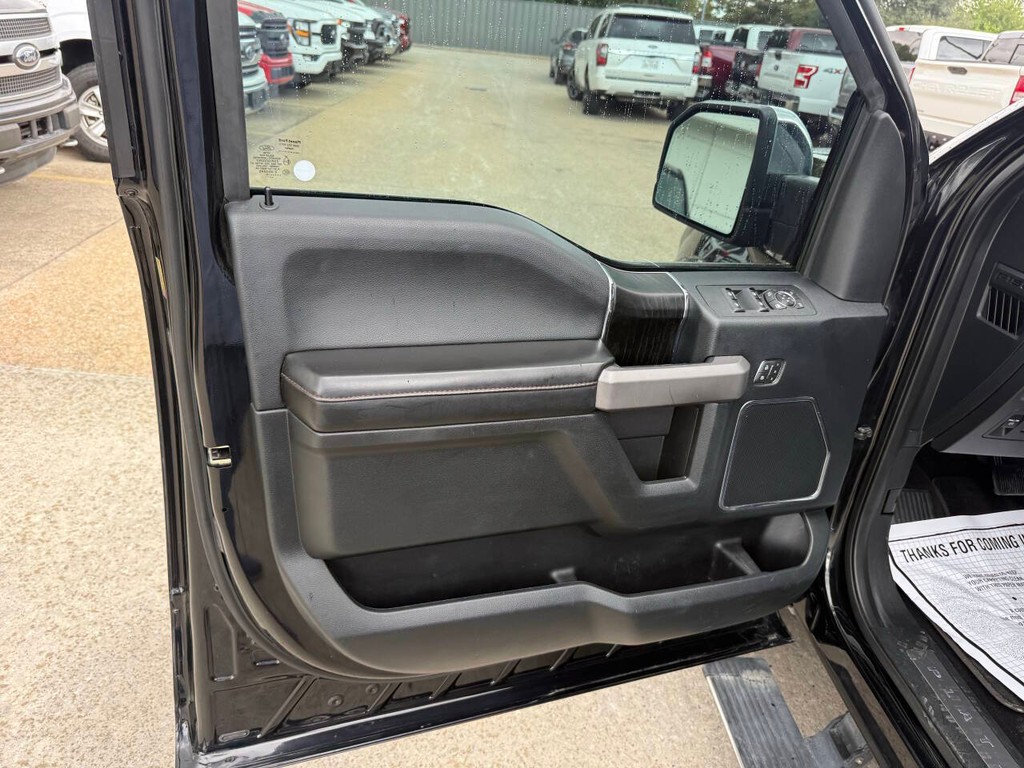 Ford F-150 Vehicle Full-screen Gallery Image 08