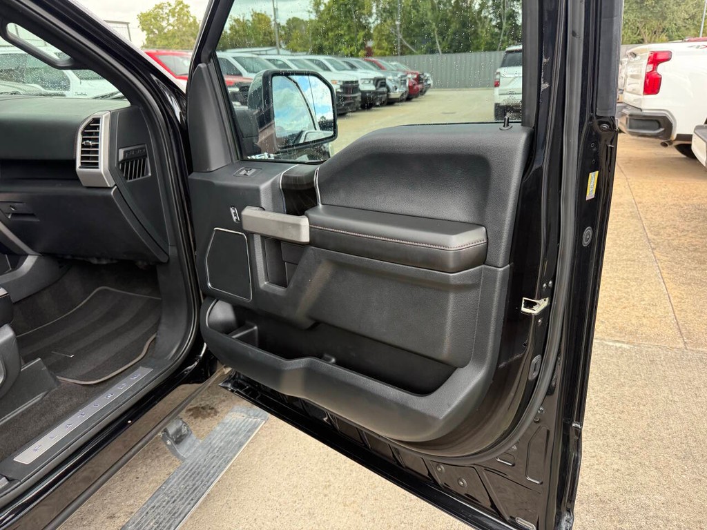 Ford F-150 Vehicle Full-screen Gallery Image 11