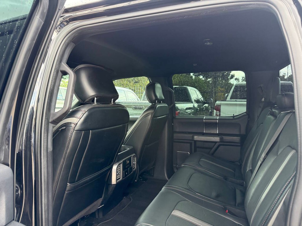 Ford F-150 Vehicle Full-screen Gallery Image 12