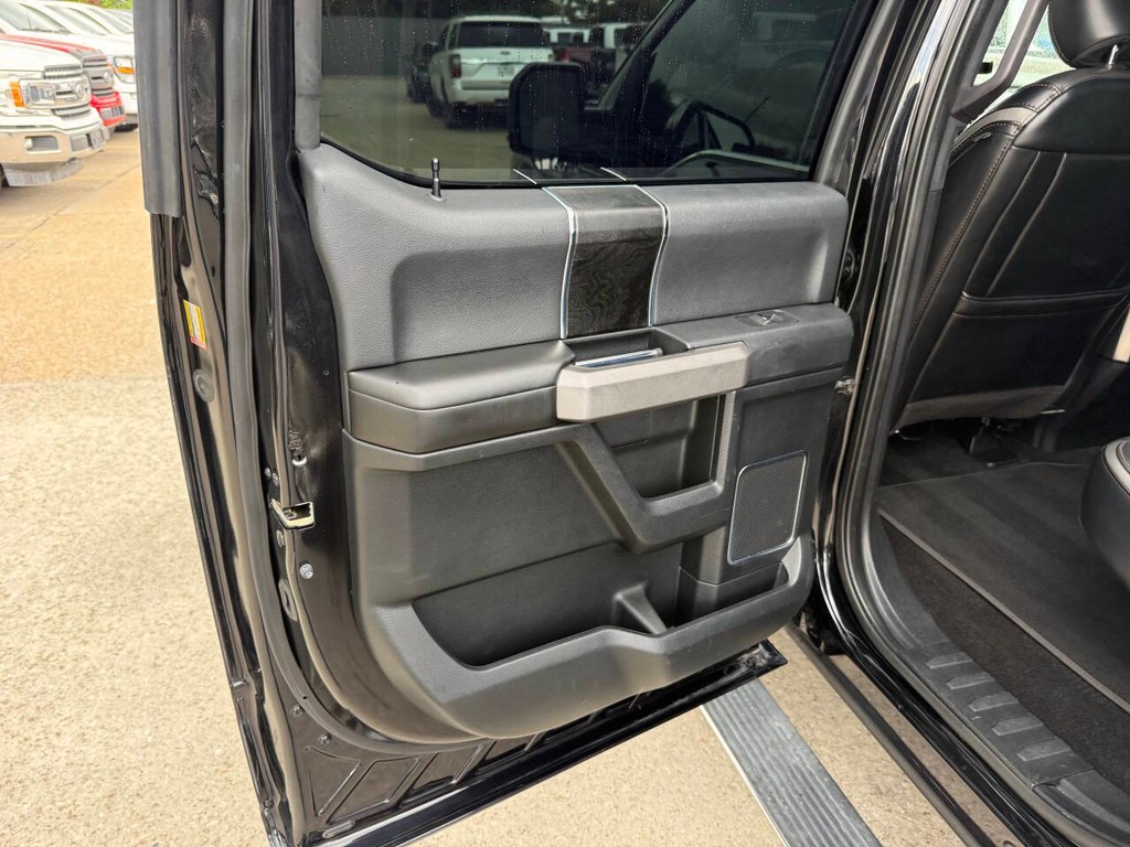 Ford F-150 Vehicle Full-screen Gallery Image 14