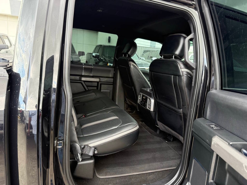Ford F-150 Vehicle Full-screen Gallery Image 15