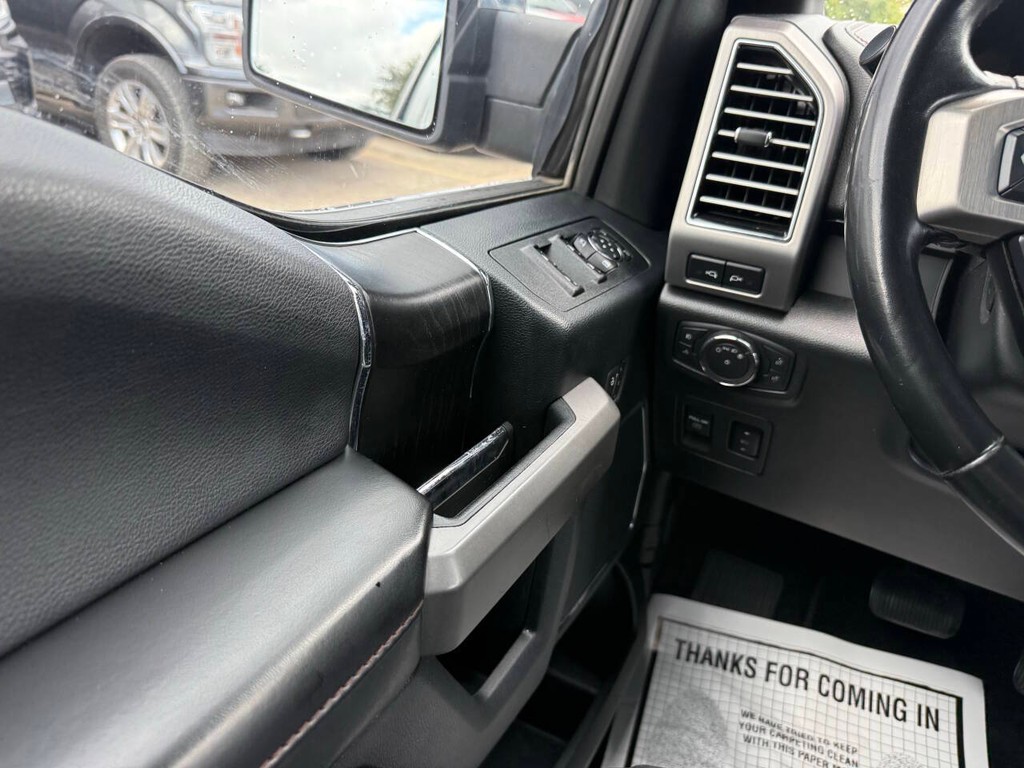 Ford F-150 Vehicle Full-screen Gallery Image 30
