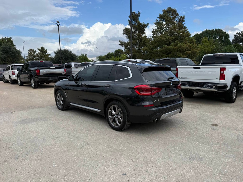 BMW X3 Vehicle Full-screen Gallery Image 04