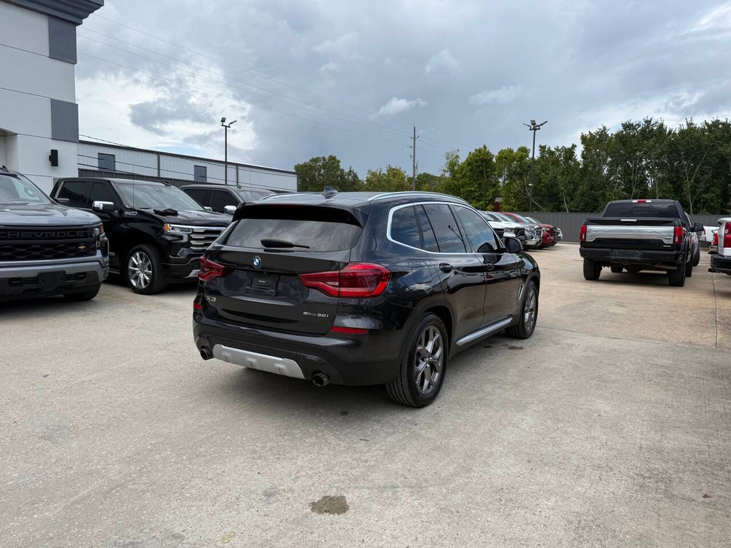 BMW X3 Vehicle Full-screen Gallery Image 05