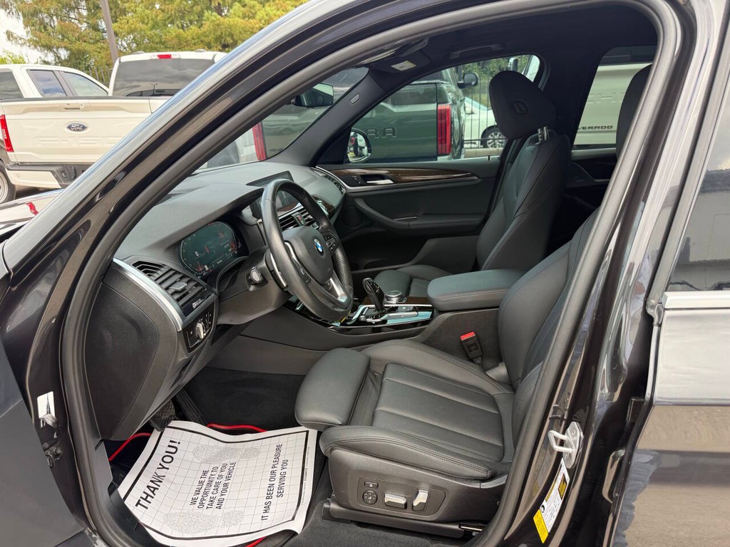 BMW X3 Vehicle Full-screen Gallery Image 07
