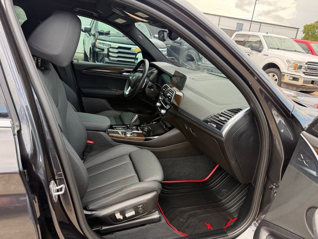 BMW X3 Vehicle Full-screen Gallery Image 10