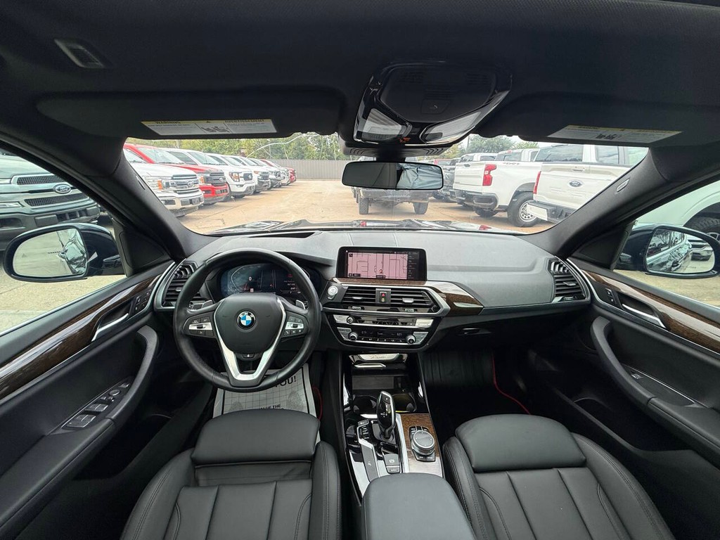 BMW X3 Vehicle Full-screen Gallery Image 18