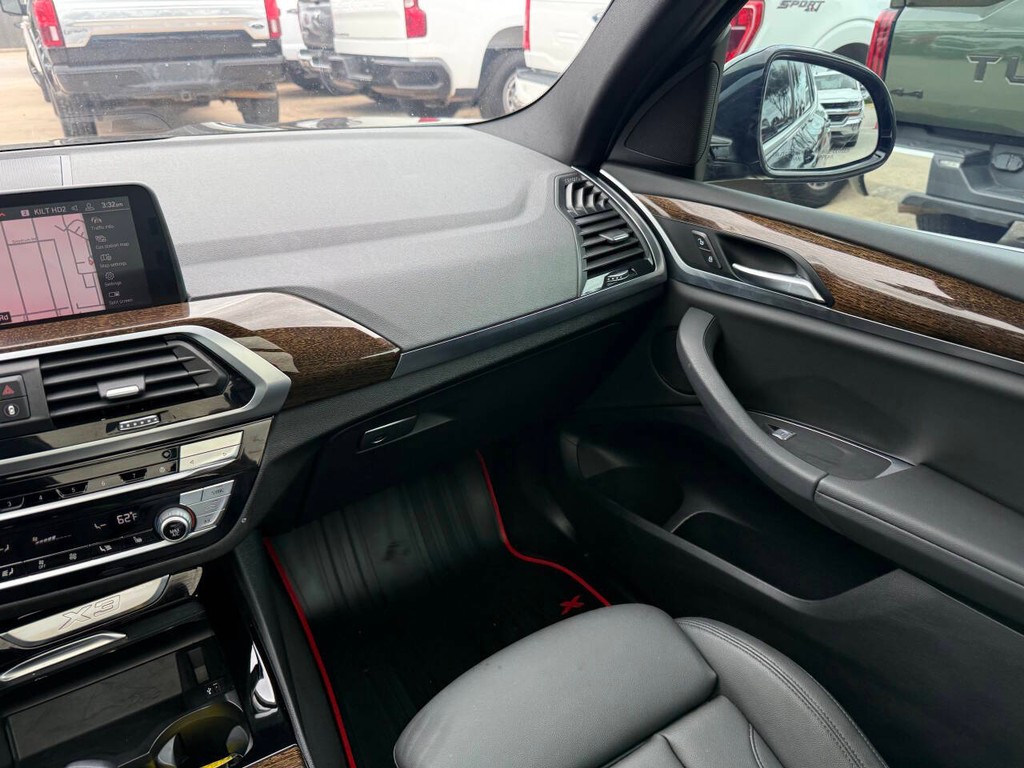 BMW X3 Vehicle Full-screen Gallery Image 20